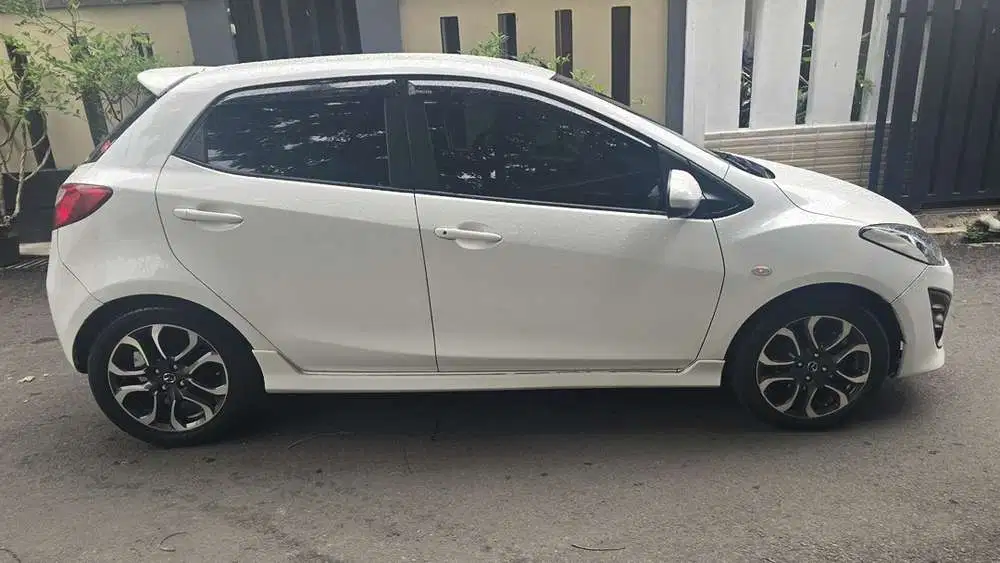 Mazda 2 2010 Bensin