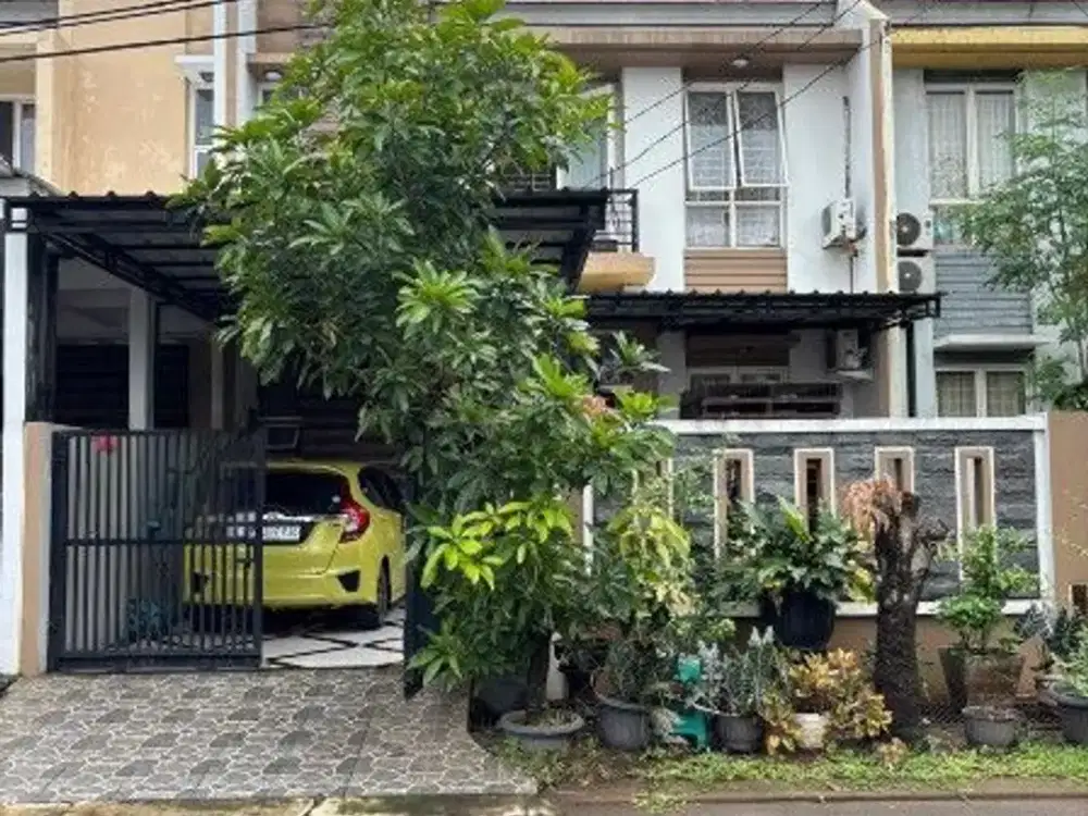 DIJUAL! Rumah Elegan 2 Tingkat, Memiliki Bangunan yang LUAS, Terdapat Garasi