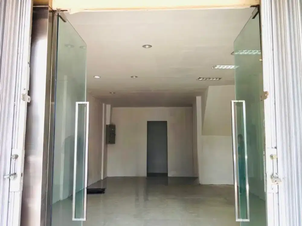 Disewakan 3 Lantai Ruko Golden Boulevard BSD Lokasi Bagus