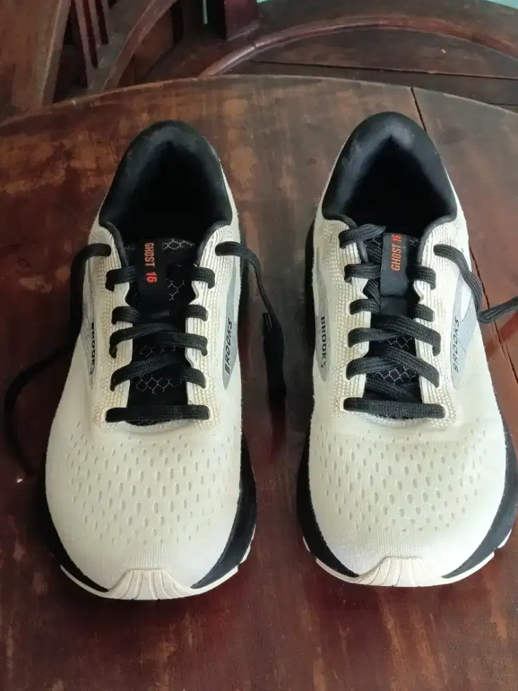 Sepatu Running Brooks Ghost 16