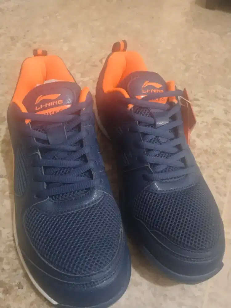 Jual sepatu bulutangkis lining attack c7 UK 42