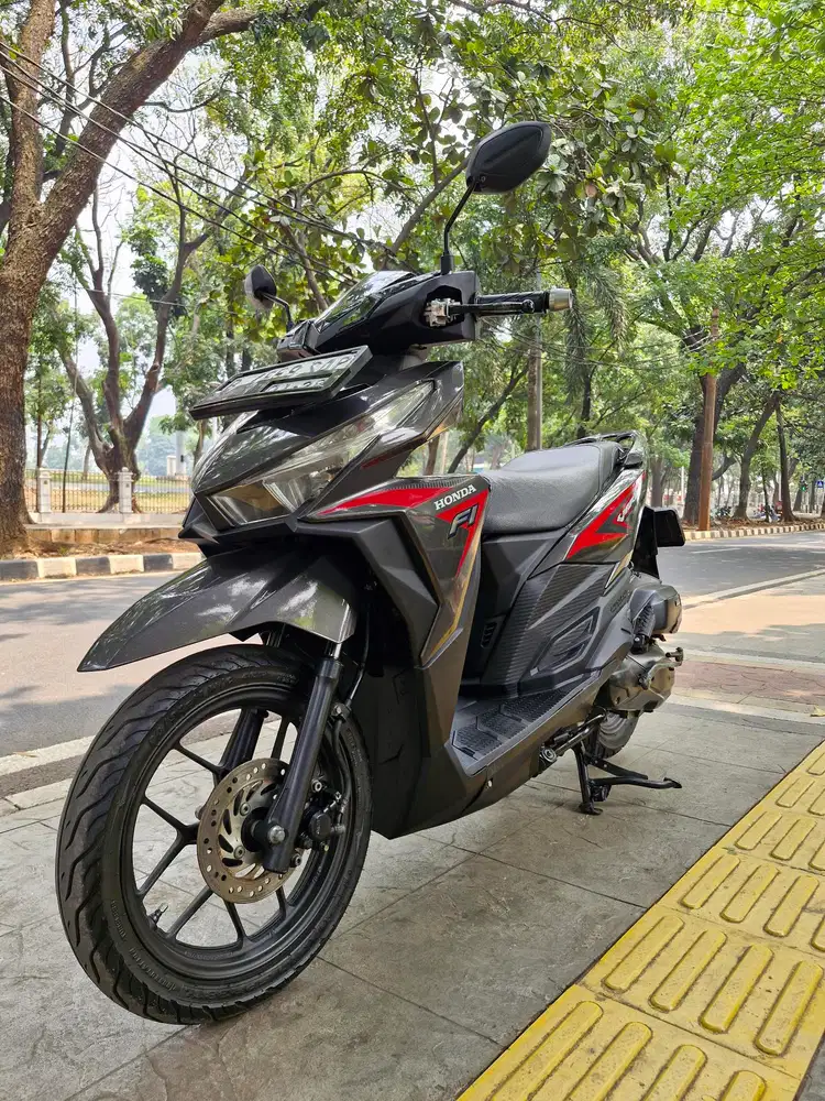 DIJUAL CASH HONDA VARIO 125 LED OLD CBS FI THN 2017 PJK HIDUP