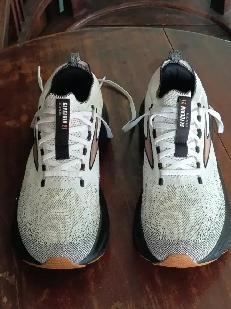 Sepatu Running Brooks Glycerin 21