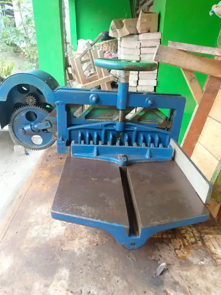 Alat potong kertas