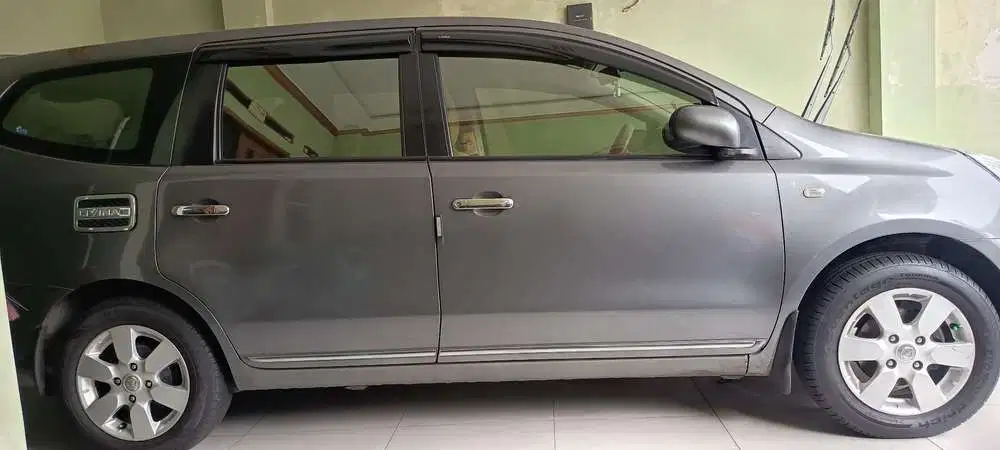 Nissan Grand livina 2010 Bensin