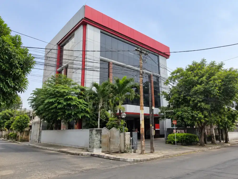 Dijual Gedung di Area Strategis Jl. Falatehan Kebayoran Baru Siap Huni