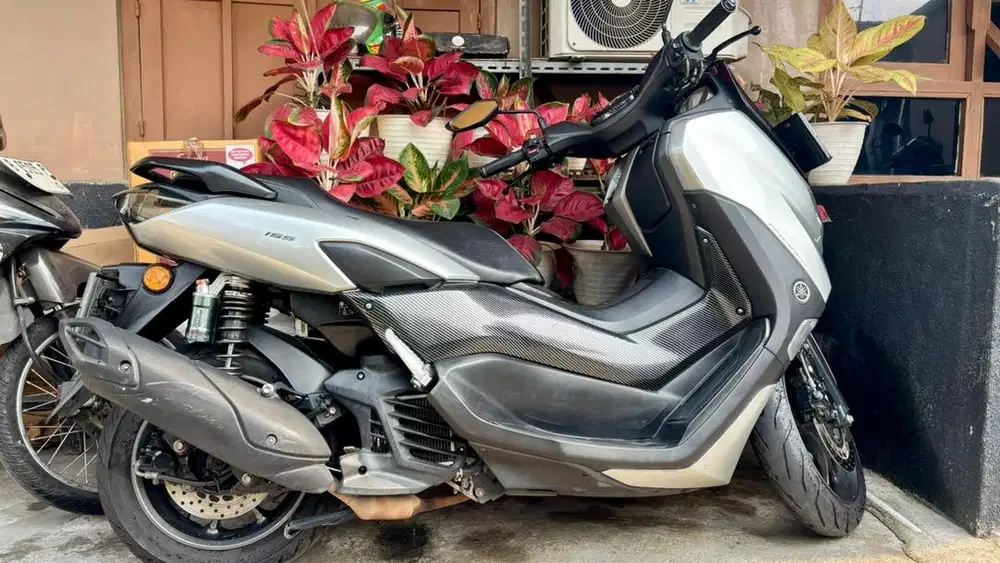 Yamaha Nmax 2021-Non ABS-Silver
