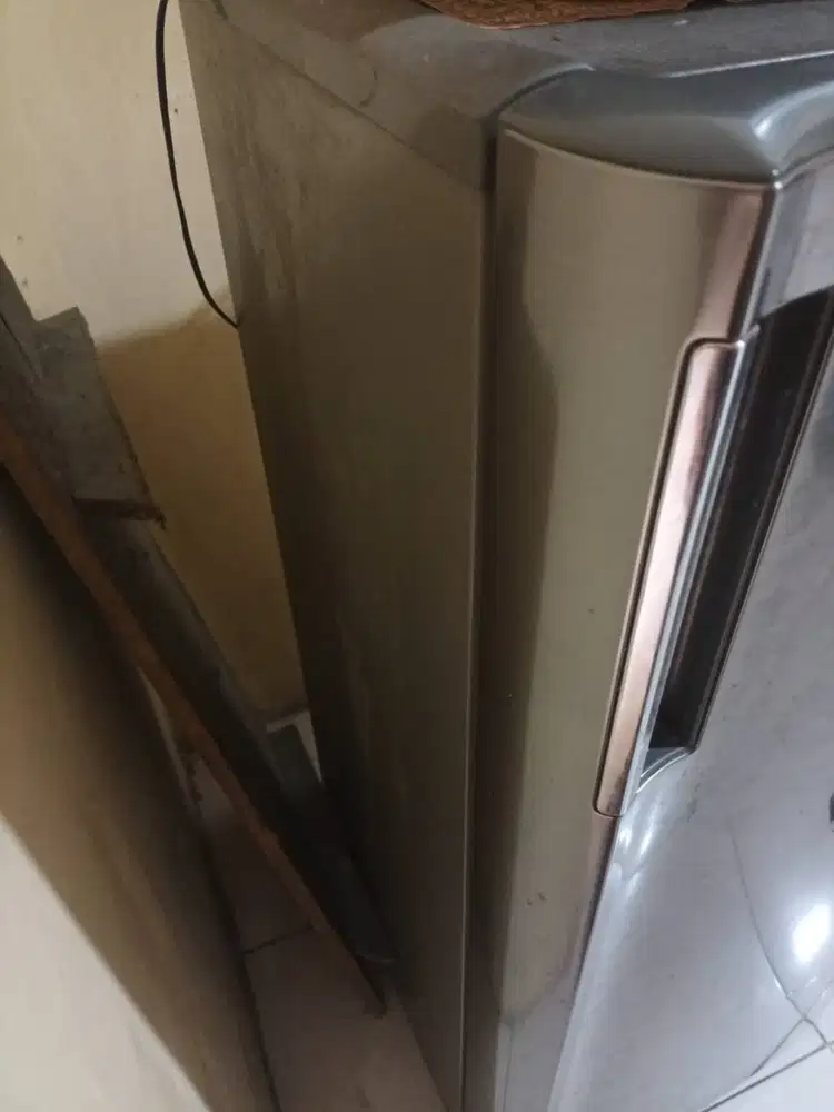 Kulkas LG 1 pintu, pemakaian 3tahun