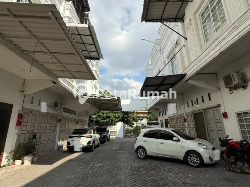 DIJUAL TOWNHOUSE JALAN TANGKUL I KOMPLEK TRIBECA - MEDAN TEMBUNG (indra & andy)