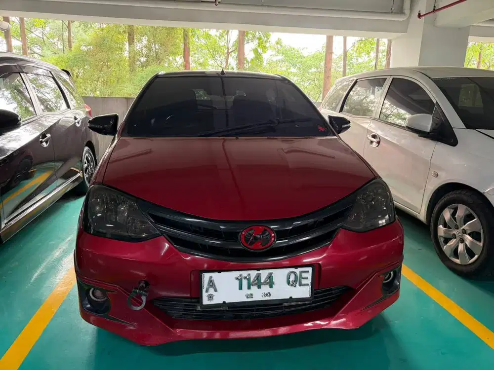 MOBIL ETIOS VALCO 1.200 CC WARNA MERAH