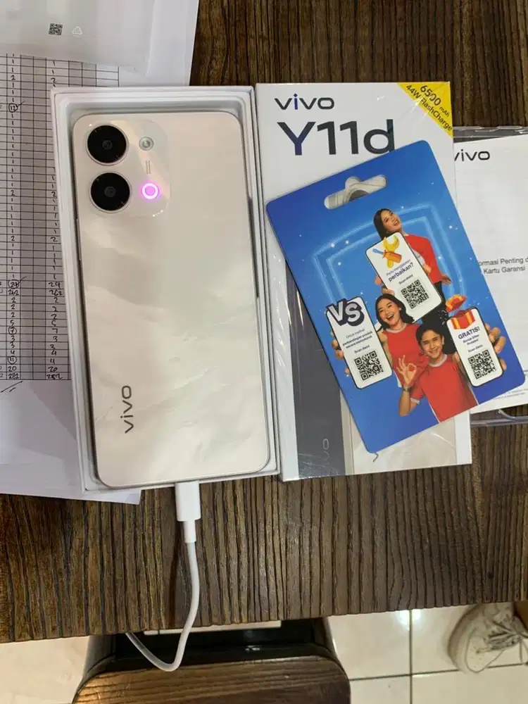 Vivo Y11D 4+4/128GB + 6500mAh, 44watt + 50MP camera utama