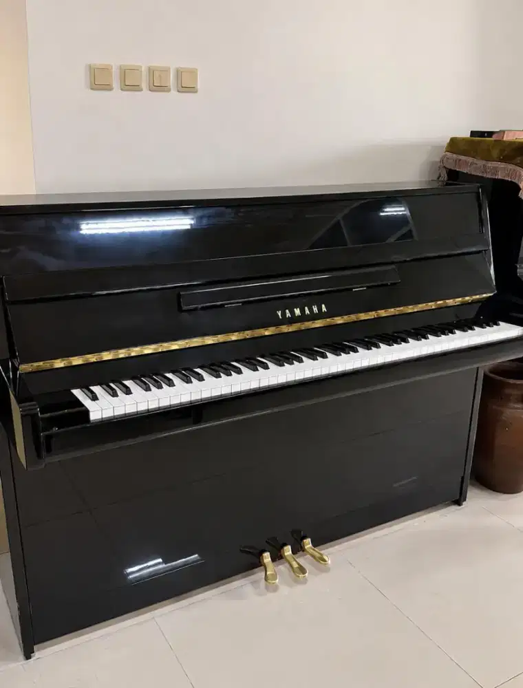 Piano Yamaha JU109PE