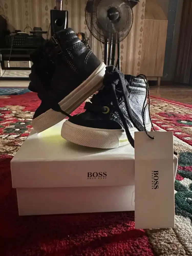 BARU! sepatu keren anak merk Hugo boss