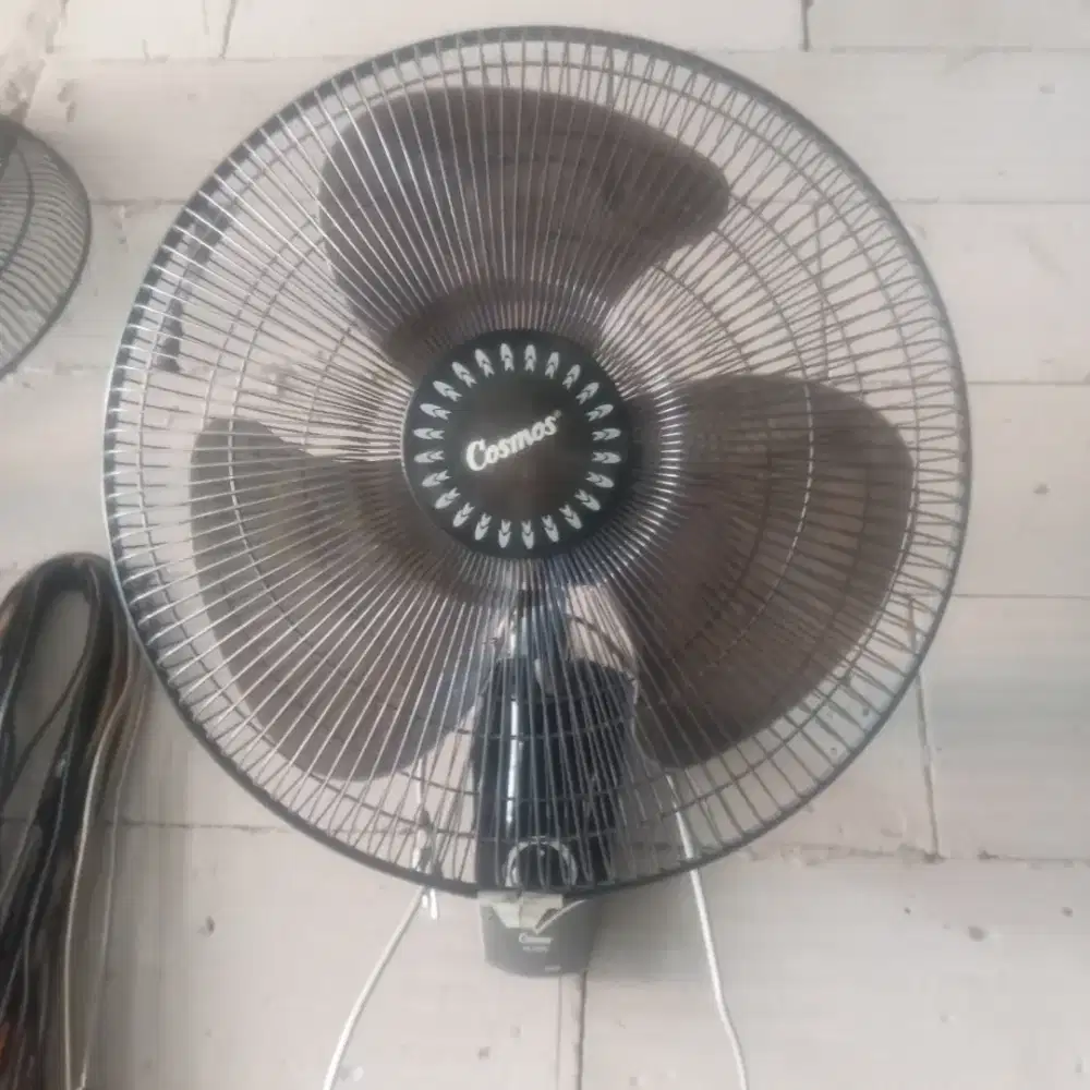 Kipas angin tembok cosmos