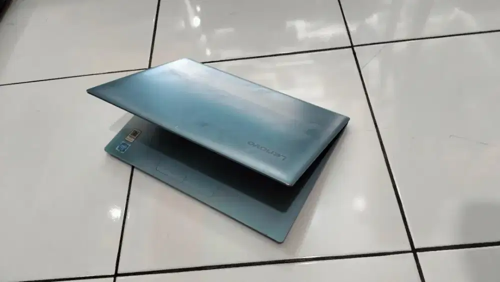 Jual Laptop Slim Lenovo 81A5 warna biru