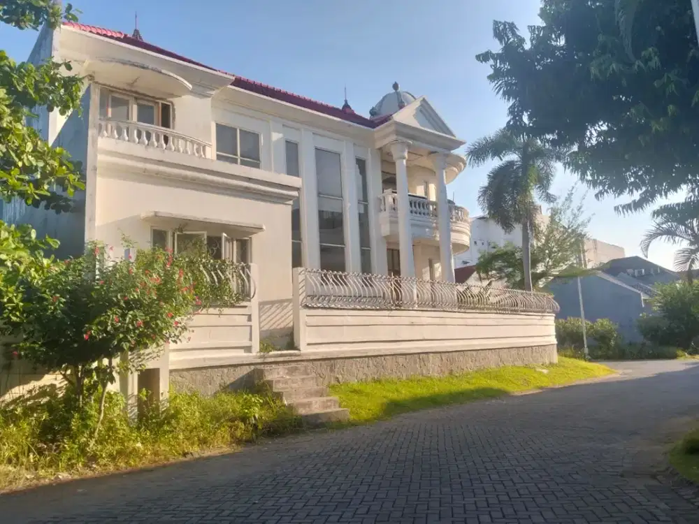 Rumah 4 Lantai Bagus SHM di Pakuwon Indah Villa Valencia