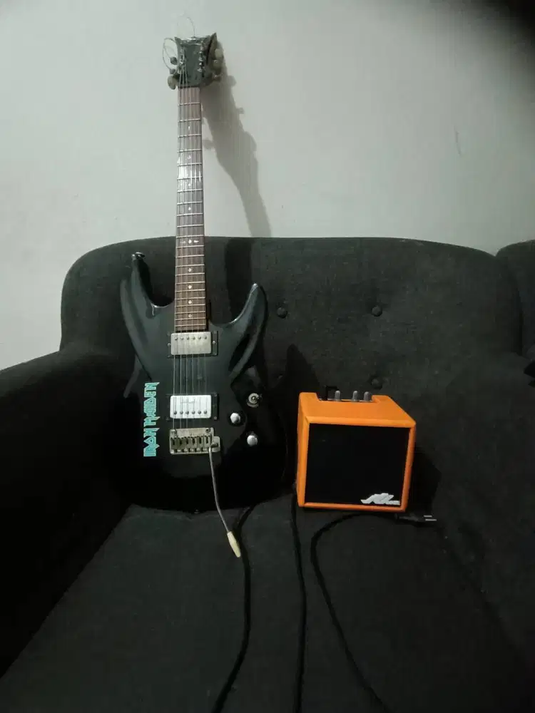 Di jual 1 set gitar elektrik + Ampli