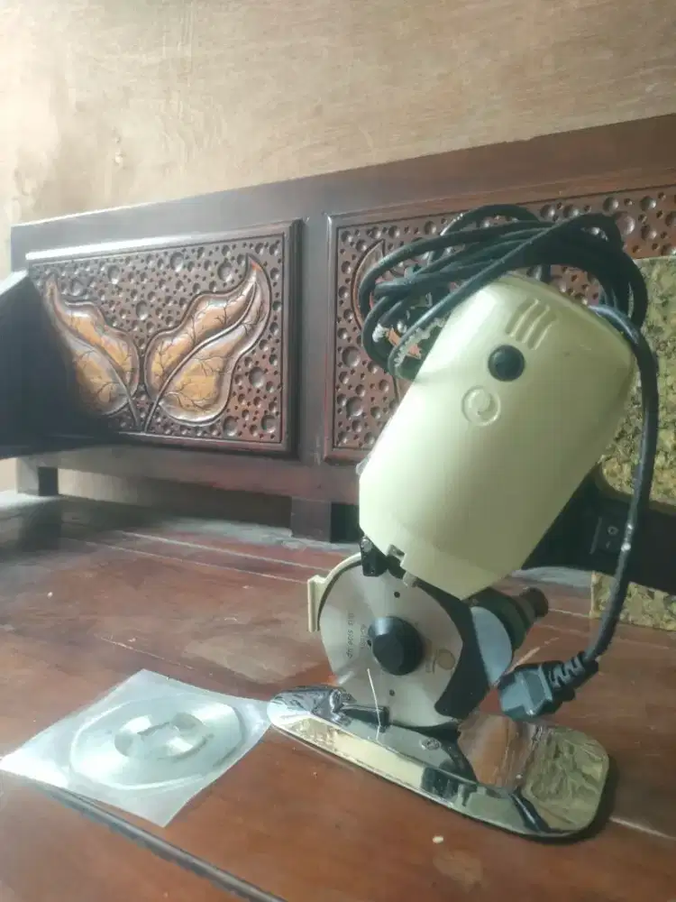 mesin pemotong kain