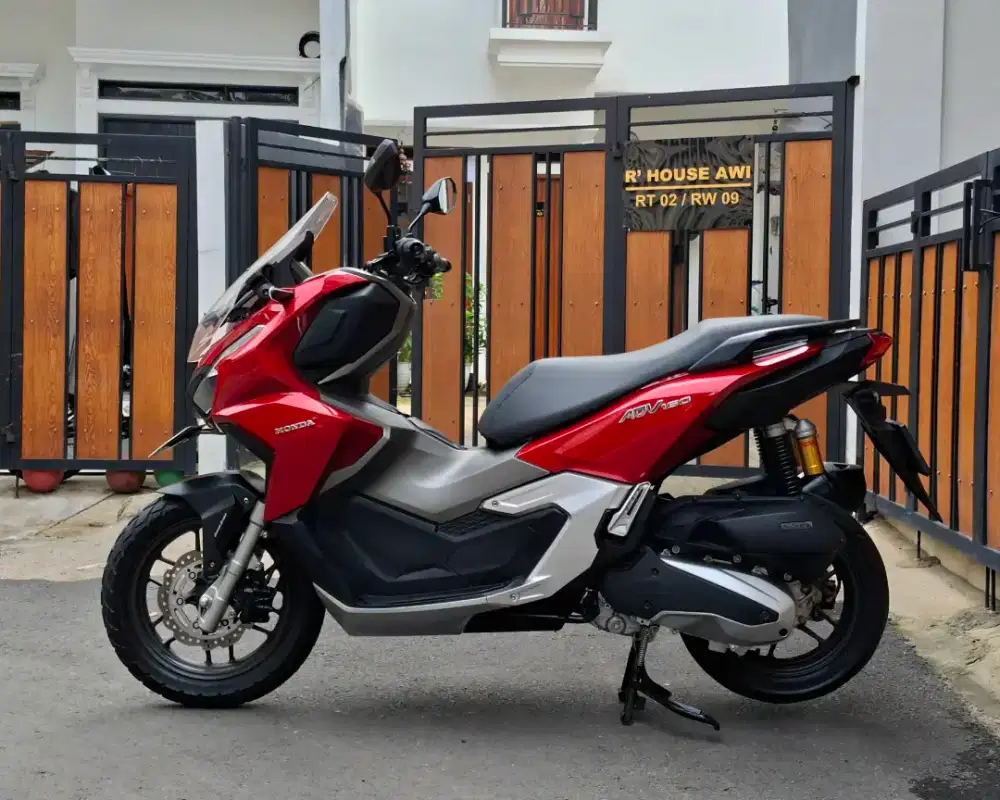 Honda ADV 160 CBS ISS Keyless MULUSSS Pajak Hidup Panjang