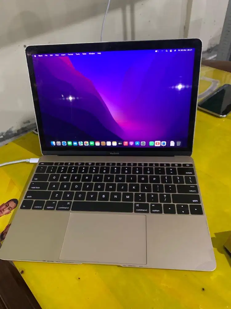 Macbook 11inci 2015