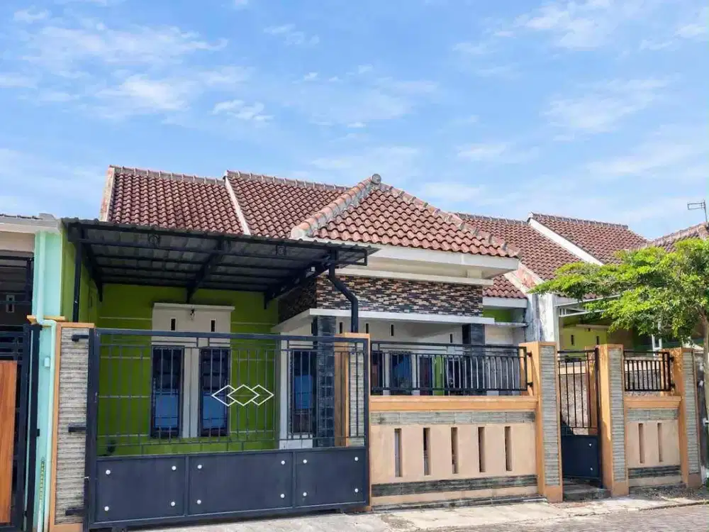 DIJUAL Rumah Strategis Dekat Pintu Masuk Perumahan