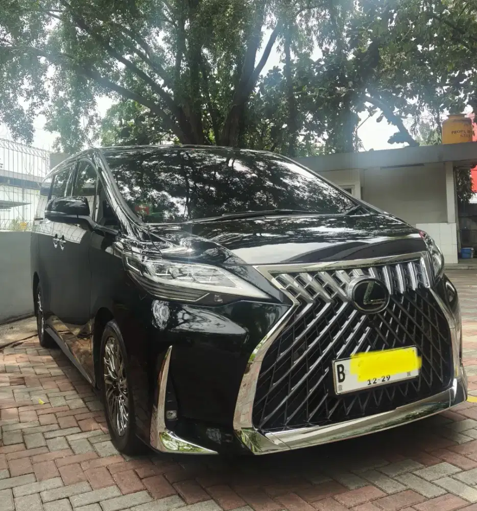 LEXUS LM350 (2020)
