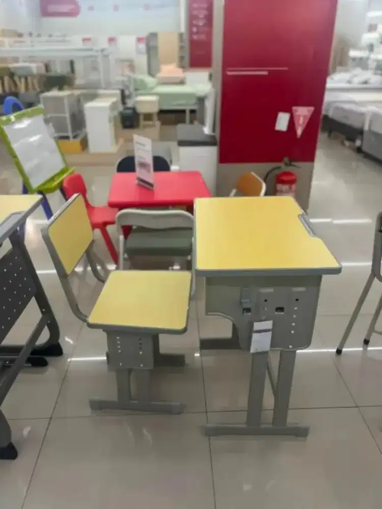 Kursi Sekolah Ergonomis