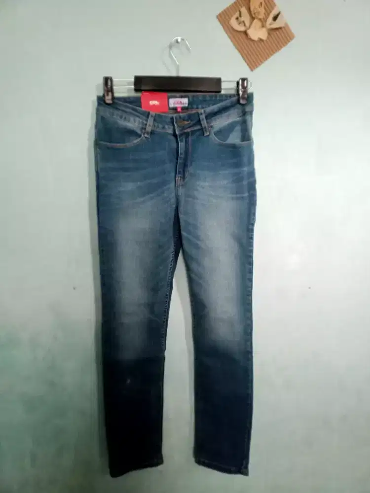 Celana jeans wanita merek cdl dari cardinal
