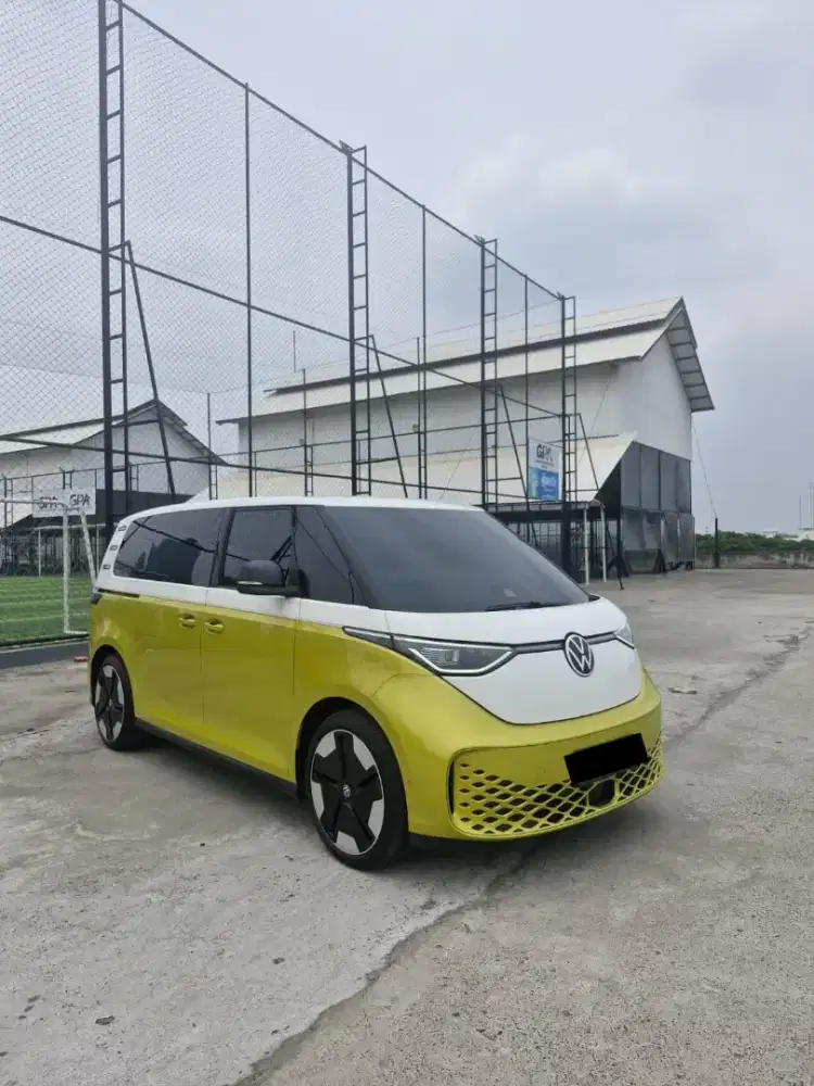 Volkswagen ID Buzz 2023 KM 3rb Electric Like New Perfect Condition