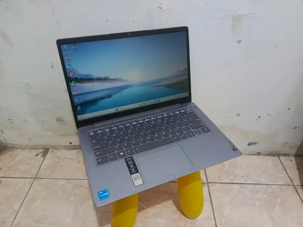 Lenovo Ideapad Slim 3 Tahun Muda 2022 Intel core i3 Gen 11 8/256 Gb