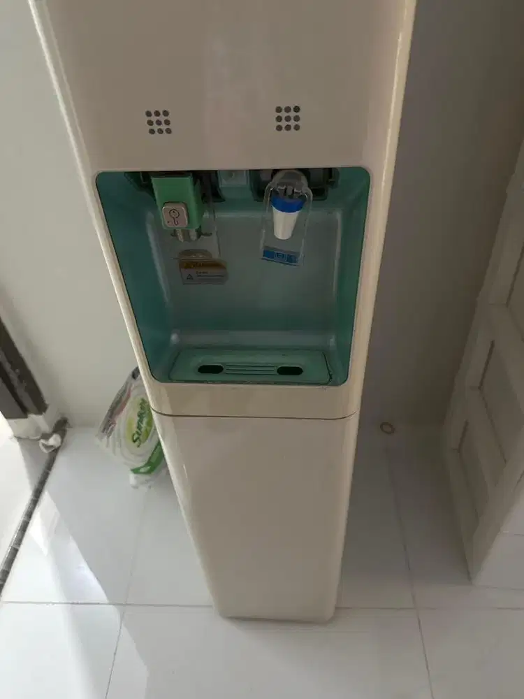 Dijual dispenser bekas pakai