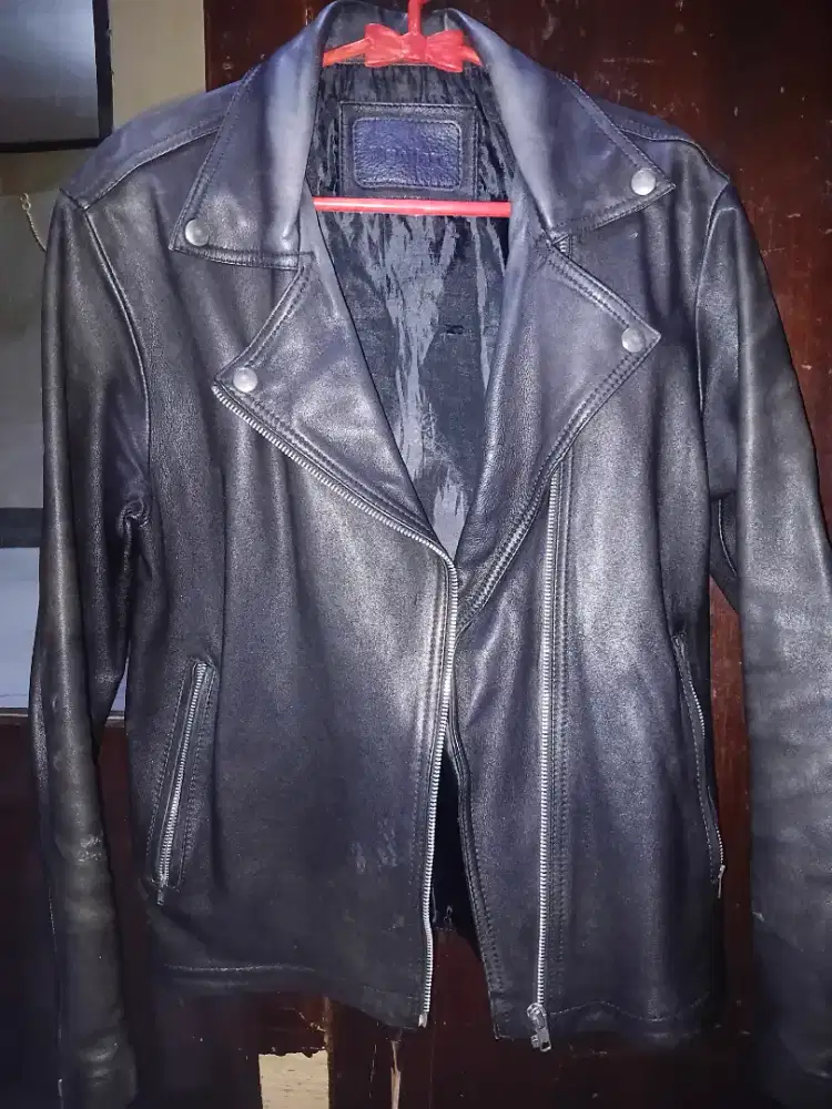 Jaket kulit wanita