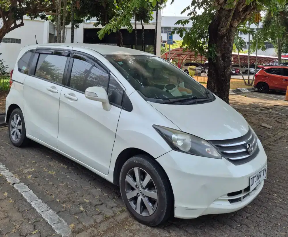 Dijual Honda Freed  dipakai sendiri daribaru