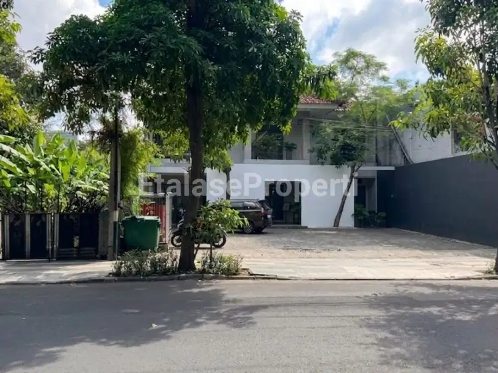 Disewakan rumah usaha komersial raya dharmahusada
