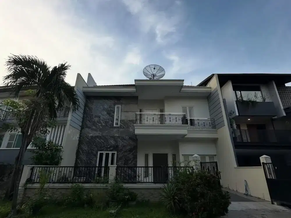 Rumah Eastwood Citraland*Hadap Selatan, Row Jalan -/+4 Mobil