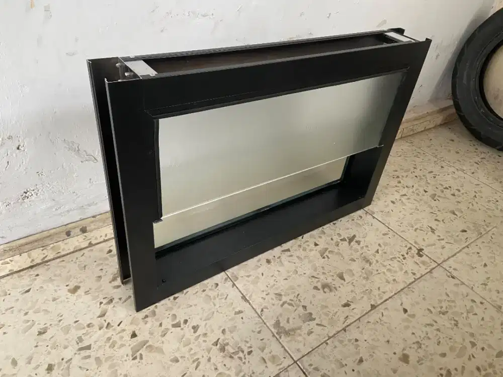 JENDELA BOVEN ALUMINIUM