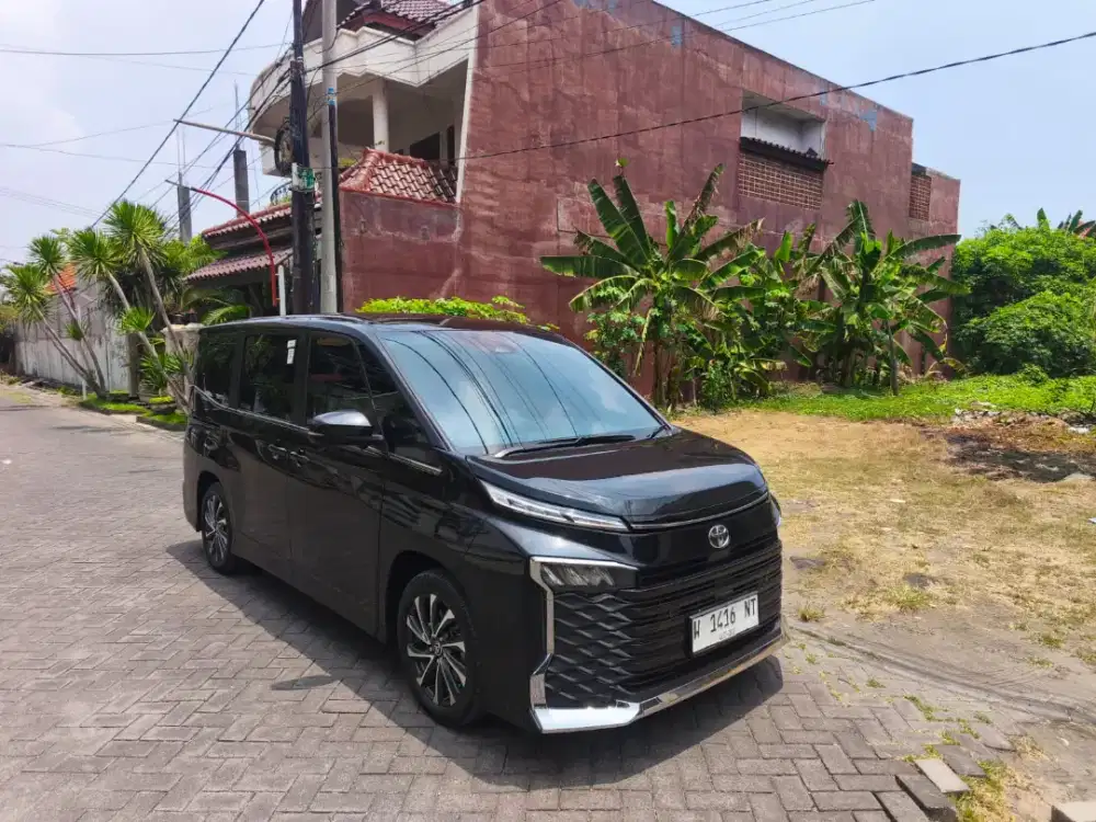 Toyota Voxy TSS Matic 2025