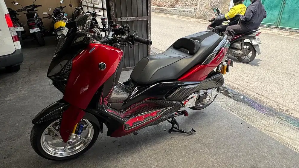 Xmax connected 2024 red low km