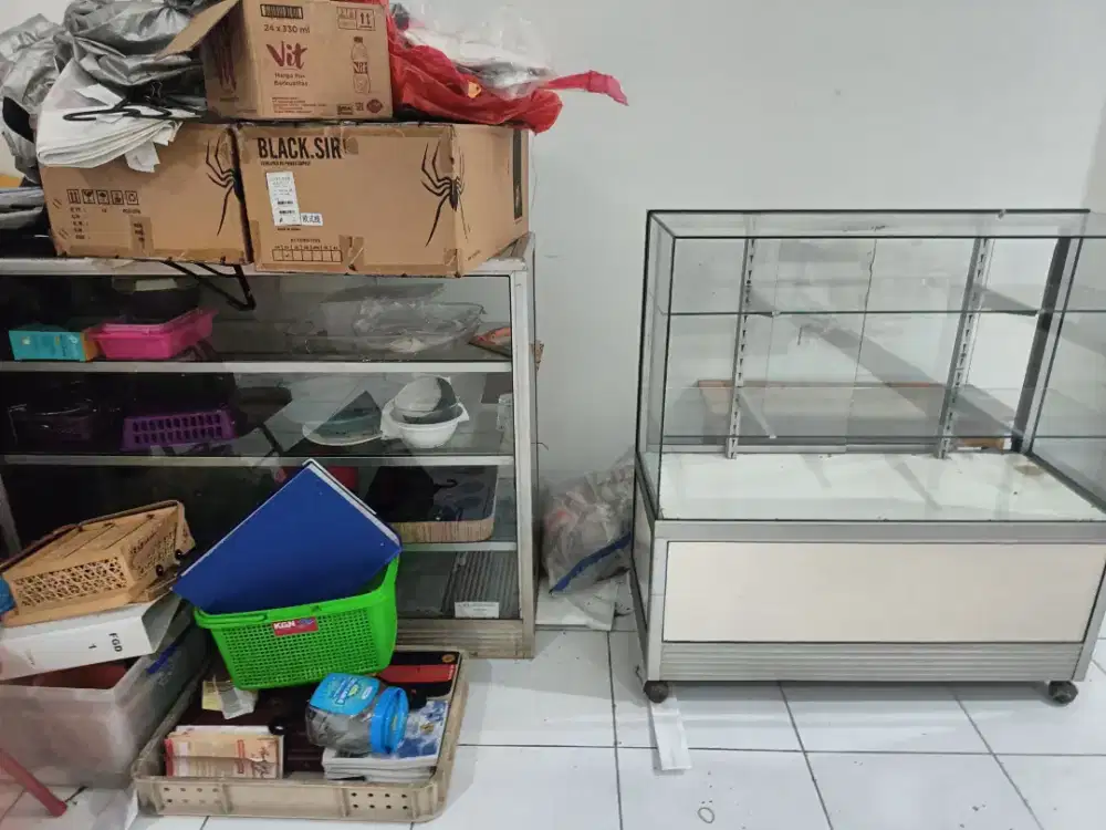 Di jual 2 etalase