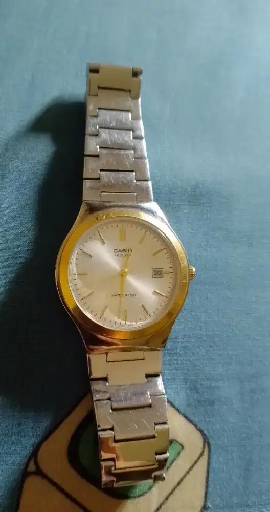 jam tangan Casio rantai.