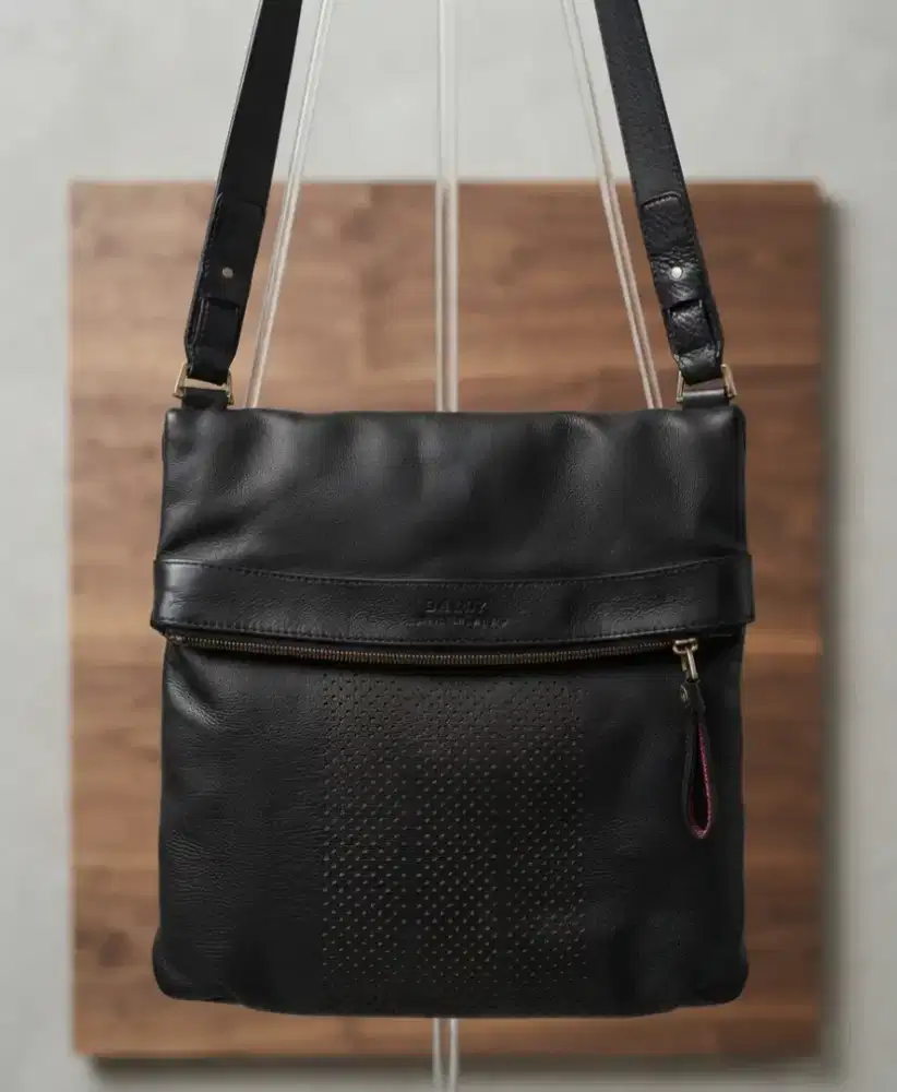 Bally Tas original