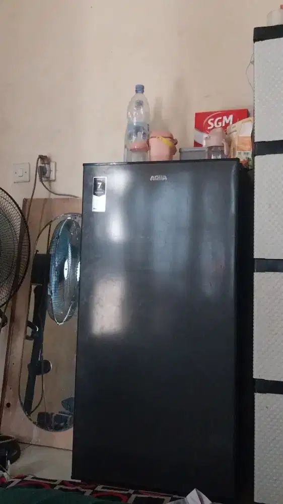 Kulkas bekas merk Aqua