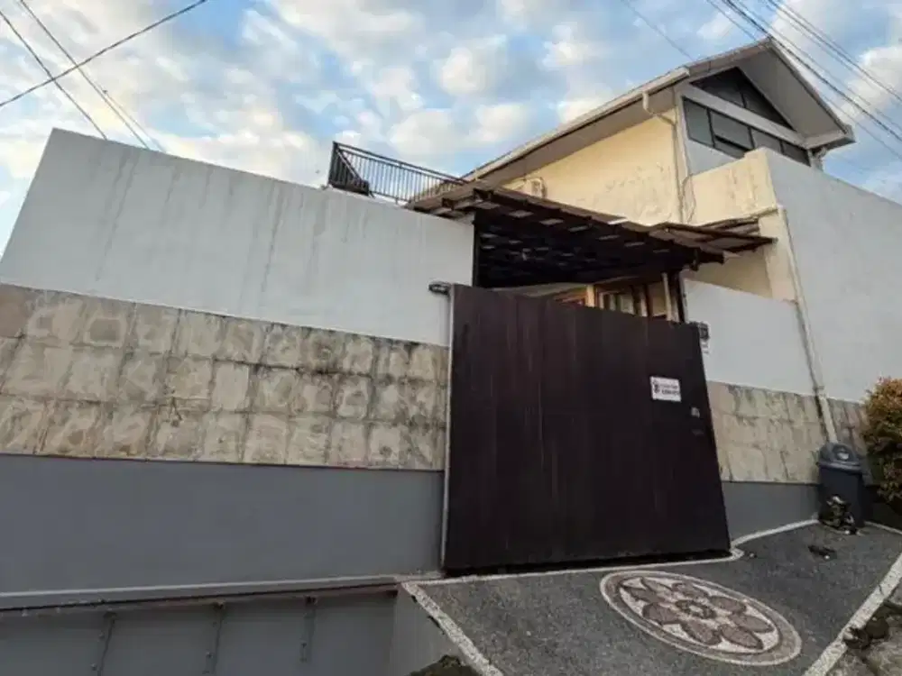 RUMAH CANTIK 2 LANTAI BARU FULL FURNISHED DI TAMAN GIRI HILL BADUNG