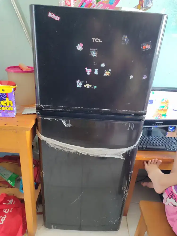 For sale kulkas TCL pemakaian baru 3/4 bulan..