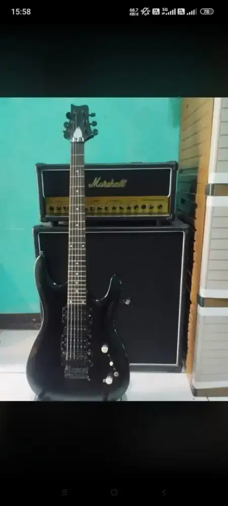 Gitar dan effeck bnus nya banyak