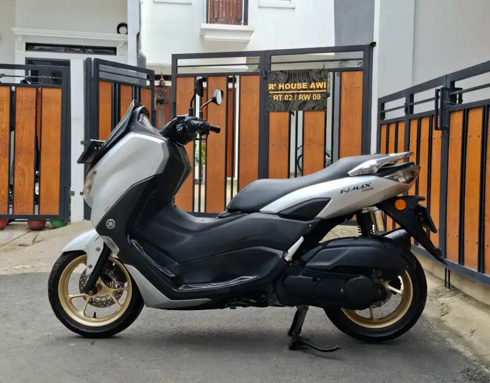 Yamaha Nmax New Keyless ABS (Tipe Tertinggi) MULUSSS Pajak Hidup
