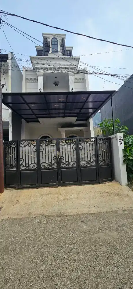 DISEWAKAN RUMAH 3 LANTAI CLASSIC MODERN – JAGAKARSA, JAKARTA SELATAN