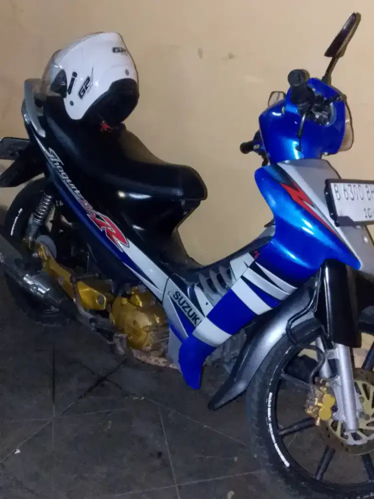 Dijual motor suzukiR tahun 2005