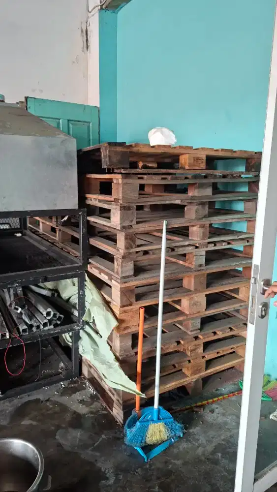 PALET KAYU DAN PAPAN GRATIS