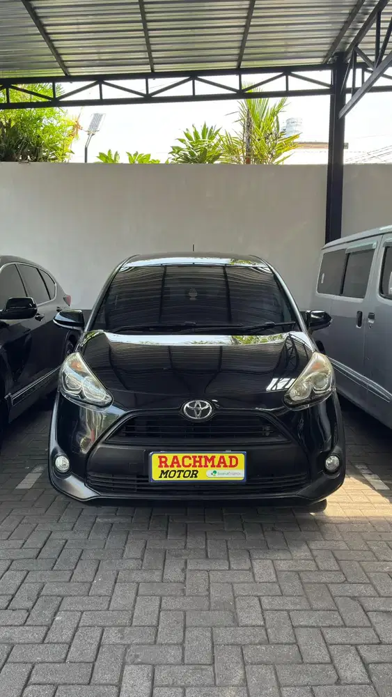 Toyota Sienta V 2017 hitam matic